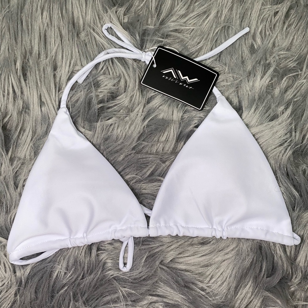 Aulii wear bikini top